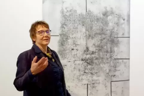 Die stellvertretende Museumsleiterin Annette Reich stellte drei Neuankäufe vor, hier Gesa Langes Arbeit „Sanssouci“ (2019) . 