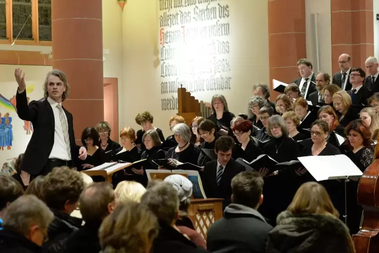Die Neustadter Stiftskantorei singt unter Leitung von Simon Reichert diesmal bei ihrem traditionellen Karfreitagskonzert Werke v