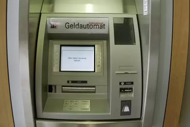 Geldautomat: teilweise Ziel von Verbrechern. Die Sparkasse, zuletzt in Rheingönheim von einer Sprengung betroffen, reagiert.