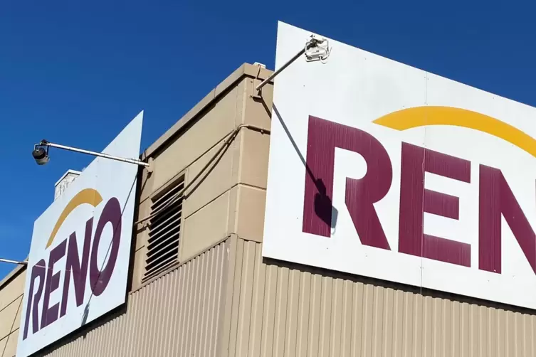 Über das Vermögen der Reno Schuhcentrum GmbH, die 180 Filialen betreibt, wurde ein vorläufiges Insolvenzverfahren eröffnet. 