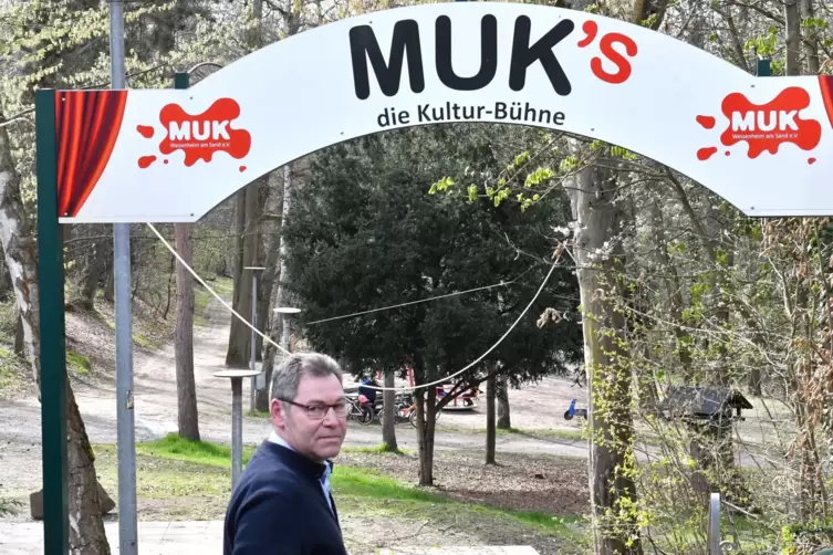 Holger Koob am Freisitz Im Ludwigshain, der Kulturbühne des MuK.