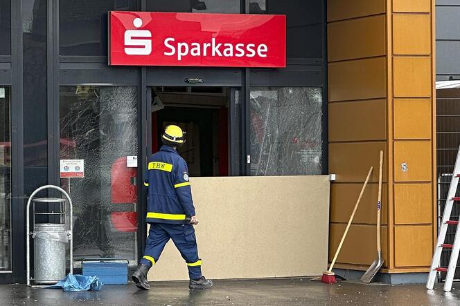 Tatort Rewe-Center Rheingönheim: Hier wurde der Geldautomat Mitte März gesprengt.