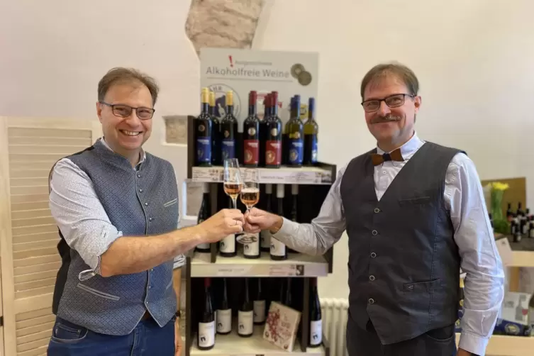 Alexander und Jochen Bähr wollen in diesem Jahr 50.000 Flaschen verkaufen. 