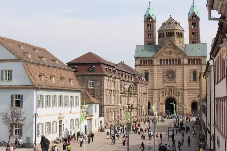 „Wein am Dom“ in Speyer, die größte Weinmesse der Pfalz, findet nach Ostern wieder statt. 