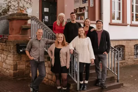 Das Jukib-Team (obere Reihe von links): Elli Menge, Max Eidt, Tina Flaucher, Kai Hensel, (untere Reihe) Wolfgang Schmehrer, Joha