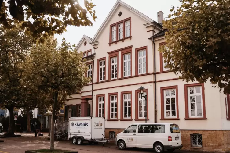 F&uuml;r die beiden Obergeschosse braucht das Geb&auml;ude unbedingt einen zweiten baulichen Rettungsweg. Bis es den bekommt, verbieten di