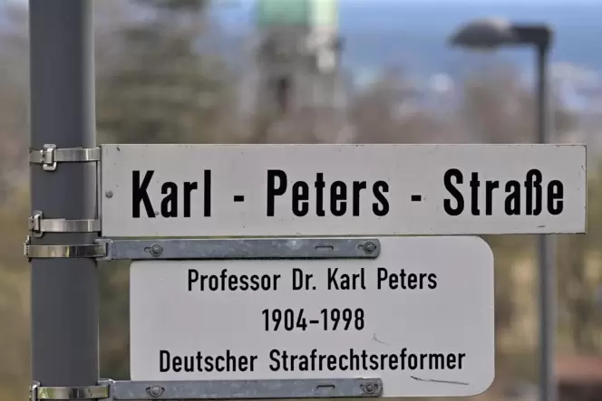 Ursprünglich war sie nach dem »Kolonialpionier« Karl Peters benannt worden. Der Jurist Peters wiederum hat aber eine Nazi-Vergan