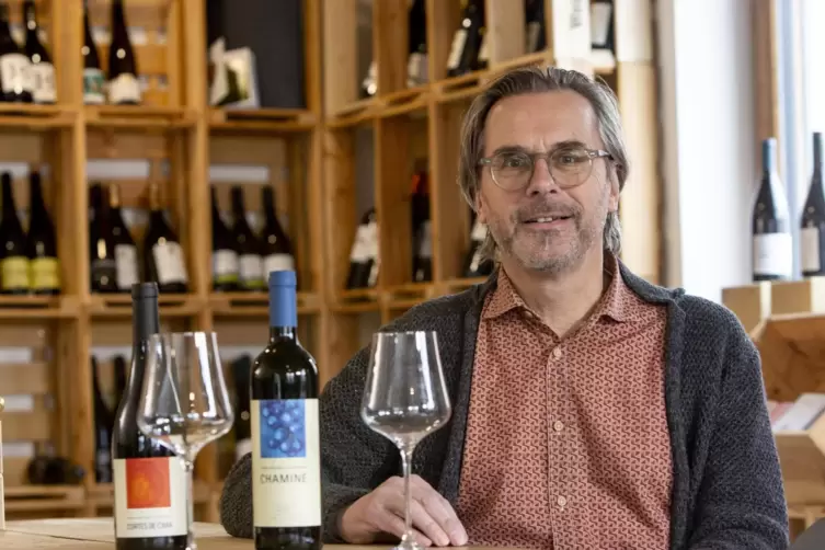  Ist Anfang des Jahres in seine „Weinsphäre“ umgezogen: Weinhändler und Sommelier Heribert Braun.