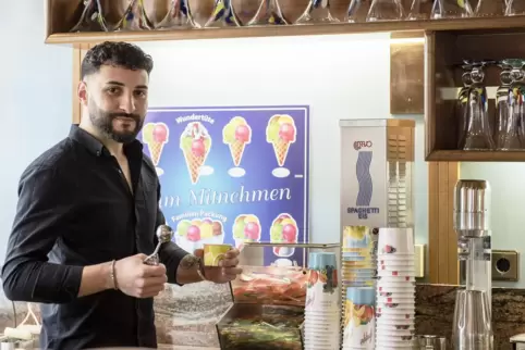 Giuseppe Gulisano stand schon als Kind in der Eisdiele .