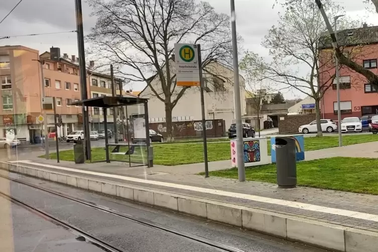 Barrierefrei: Haltestelle Hagellochstra&szlig;e.