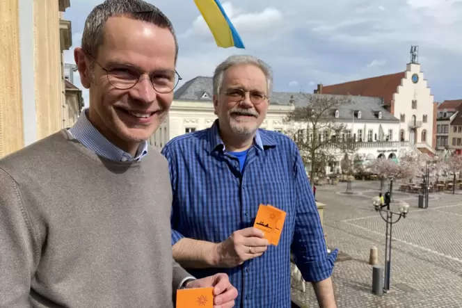 Sozialdezernent Maximilian Ingenthron und Arno Schönhöfer, Abteilungsleiter Jugendförderung.