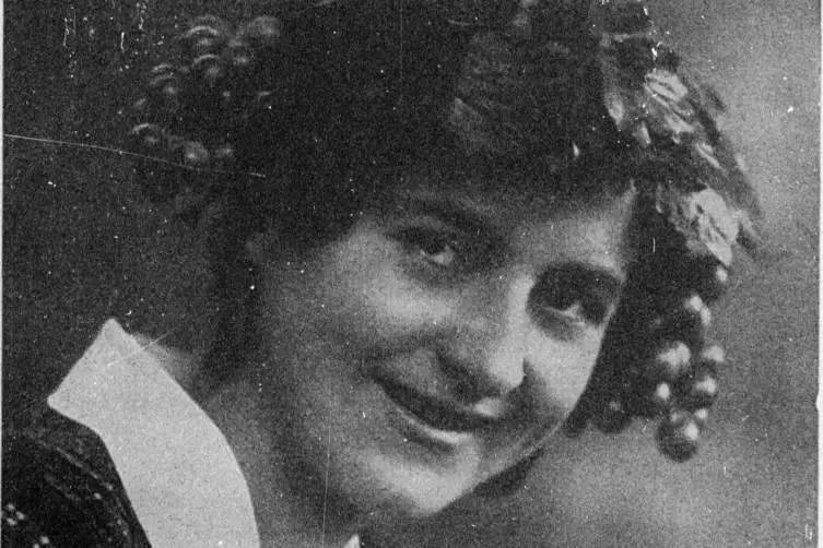Die erste Pfälzer Weinkönigin, Ruth Bachrodt, wurde 1931 gekrönt und stammte aus Pirmasens.