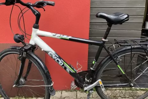 Anstelle des gestohlenen Damenrades ließ der oder die Unbekannte dieses Herrenrad zurück. 