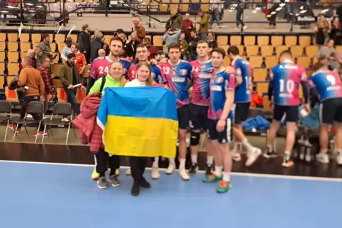 Olha und Veronika mit der ukrainischen Mannschaft. 