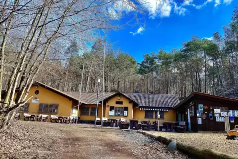 Die Kriegsberghütte des Göllheimer Pfälzerwaldvereins. 