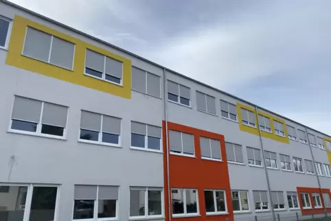 340 Grundschüler sollen nach den Osterferien in diesem Ausweichquartier in der Hermann-Hesse-Straße unterrichtet werden.