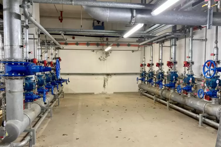 Die Sprinkleranlage im Keller der M&uuml;llverbrennung kann zielgenau nur Teile der Anlage beregnen. 