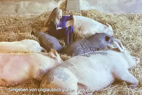 Eine spirituelle Lebensgemeinschaft: Filmstill aus einem Video der Künstlerin Melanie Bojano. Eine spirituelle Lebensgemeinschaft: Filmstill aus einem Video der Künstlerin Melanie Bojano.