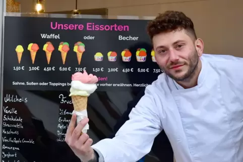 Frisches Eis von Domenico Riccardo Alaimo in seinem Eiscafé in Wachenheim.