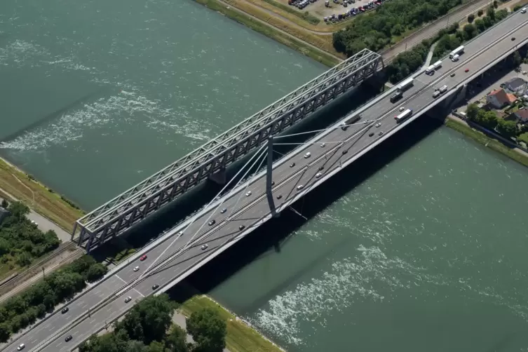 Die bestehende Brücke reicht nach Ansicht des Karlsruher Aktionsbündnisses völlig aus.