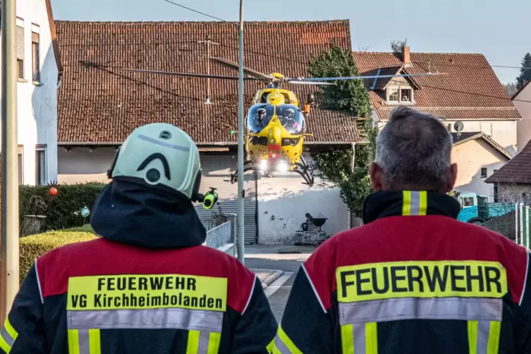  Der Unfallverursacher musste von Feuerwehreinheiten der VG Kirchheimbolanden befreit werden.