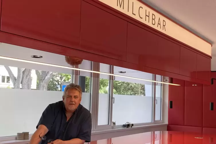 Hipper Treffpunkt: die Bar im Foyer des Kultur- und Bildungszentrums.