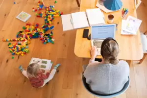 Mit Familie und Beruf haben Frauen heute genug zu tun, da bleibt meist keine Zeit mehr für ein Ehrenamt. Mit Familie und Beruf haben Frauen heute genug zu tun, da bleibt meist keine Zeit mehr für ein Ehrenamt.