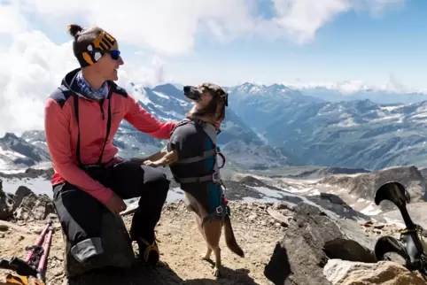 Jacqueline Fritz erklimmt einbeinig Gipfel.