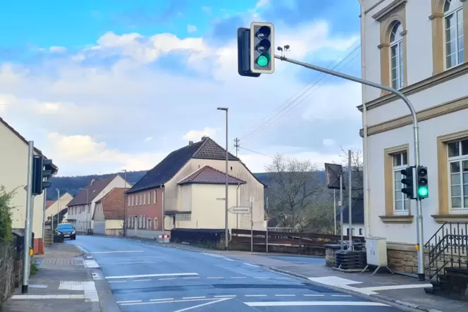 Rund 90.000 Euro hat die neue Ampel gekostet.