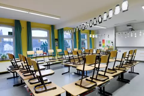 leeres_klassenzimmer_66041648