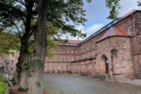 Die Internationale Schule Westpfalz (ISW) in Landstuhl: im früheren Nonnenkloster der Bischof-von-Weis-Siftung. 