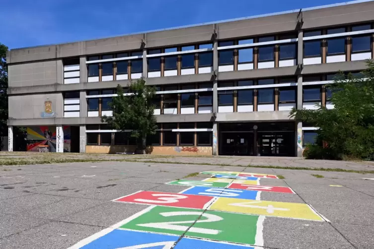Vor der Umgestaltung bestand der Schulhof vor allem aus Beton. 