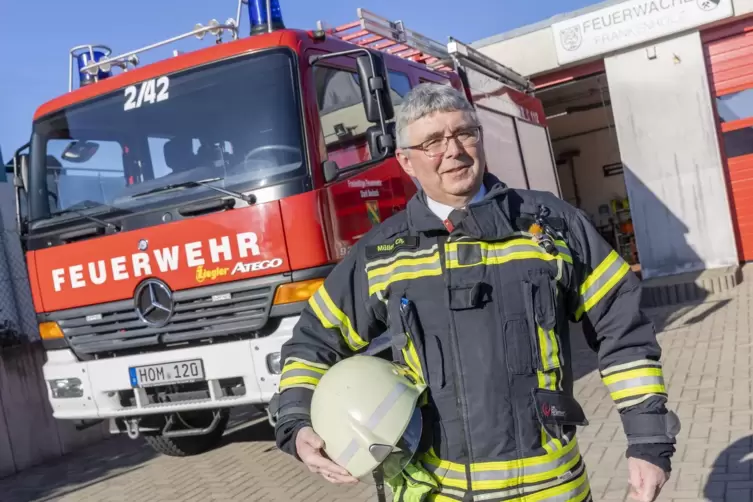 In voller Montur: Christian Müller bekam für seine jahrzehntelange Arbeit bei der Jugendfeuerwehr das Bundesverdienstkreuz. 