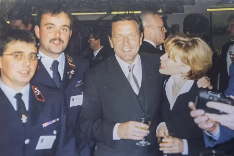 Christian Müller (ganz links) bei einem Empfang mit dem damaligen Bundeskanzler Gerhard Schröder. 