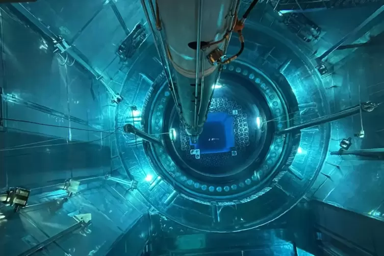 Bald wird der Reaktordruckbehälter des Kernkraftwerkes Isar 2 komplett von Brennelementen entleert sein. 