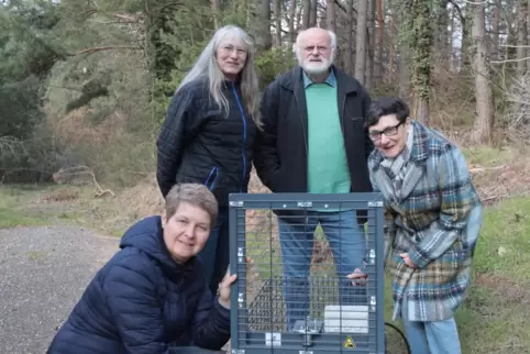 Michaela Baumgarten, Martina Brand und Heiner und Erika Clemens (von links) setzen sich seit Jahrzehnten für den Tierschutz ein.