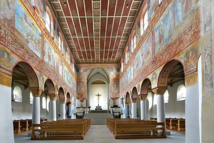 Die fr&uuml;hromanische Georgskirche in Oberzell.
