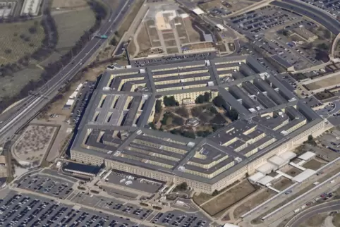 Das US-Verteidigungsministerium, das Pentagon. Steckt ein Militärmitarbeiter hinter dem Skandal? 