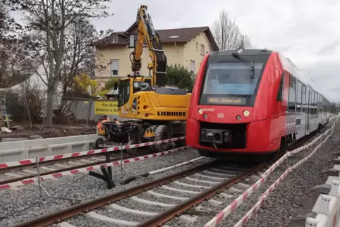 Die Bauarbeiten im Bahnhof Kirchheim wurden nicht rechtzeitig zum Fahrplanwechsel im Dezember fertig. Deswegen mussten dessen In