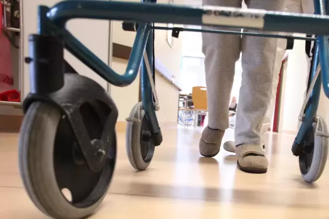Vielfältige Hilfe ist für Patienten wichtig, die geriatrisch behandelt werden.