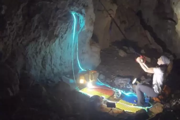 Selbstgewählte Isolation: Beatriz Flamini beim Training in ihrer Höhlenkammer 70 Meter unter der Erde. 