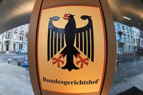 Ein Fall für den Bundesgerichtshof: Der mutmaßliche Vergewaltiger und sein Anwalt wollen nach Karlsruhe, um dort das Urteil aus 