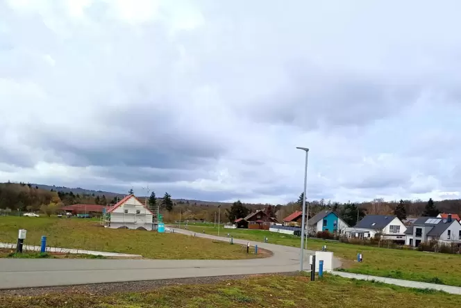 Einsam und allein steht er seit Monaten am Rande des Baugebiets »Im Schlüssel 2« auf der Haide, der Rohbau eines Einfamilienhaus Einsam und allein steht er seit Monaten am Rande des Baugebiets »Im Schlüssel 2« auf der Haide, der Rohbau eines Einfamilienhaus