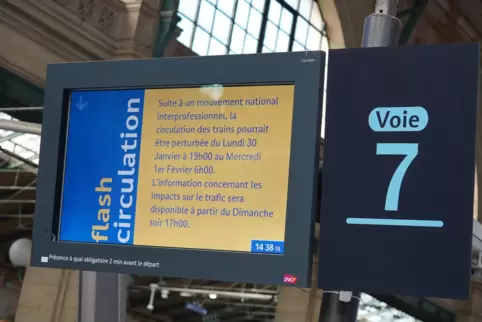 Leere Bahnsteige und Anzeigentafeln, die einen Streik ankündigen, wie hier am Pariser Gare du Nord: Das gab es seit Jahresbeginn