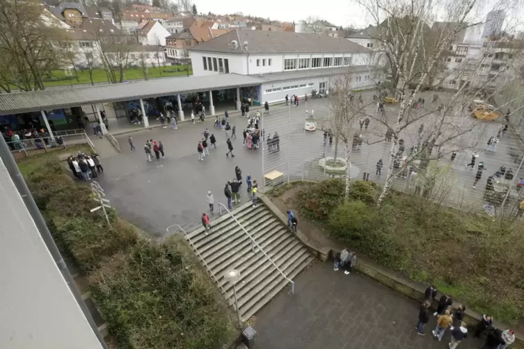 Der Schulhof des Rittersberg-Gymnasiums soll entsiegelt werden. 