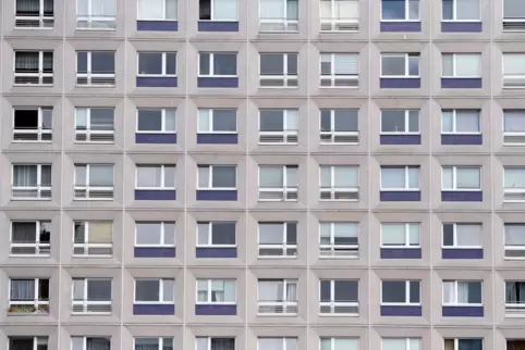 In Berlin, hier ein Wohnkomplex am Alexanderplatz, fehlen mindestens 100.000 Wohnungen.
