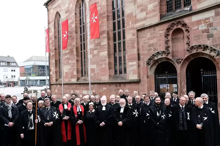 Gruppenbild vor dem Gotteshaus.