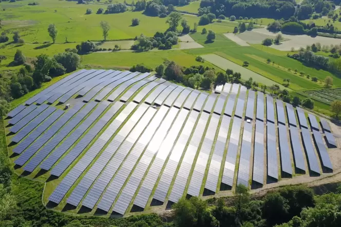 Eine Freiflächen-PV-Anlage.