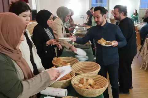 Die Frauen vom Kulturkreis organisierten das Essen. 