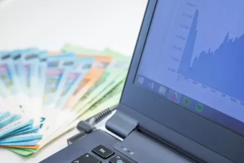 Bei Geldanlagen sollte man speziell im Internet generell „äußerst vorsichtig“ sein, rät die Aufsichtsbehörde Bafin.